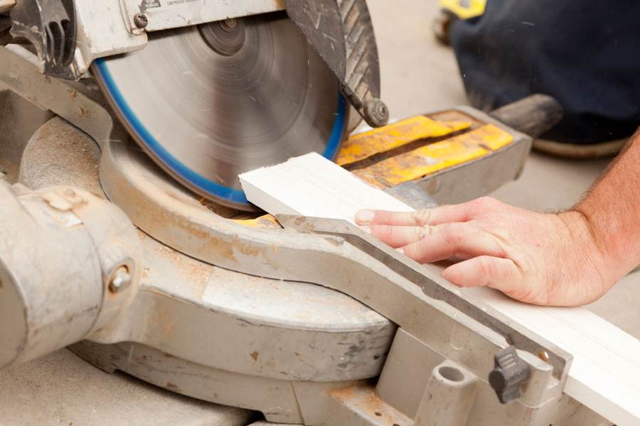 Builder using circular saw